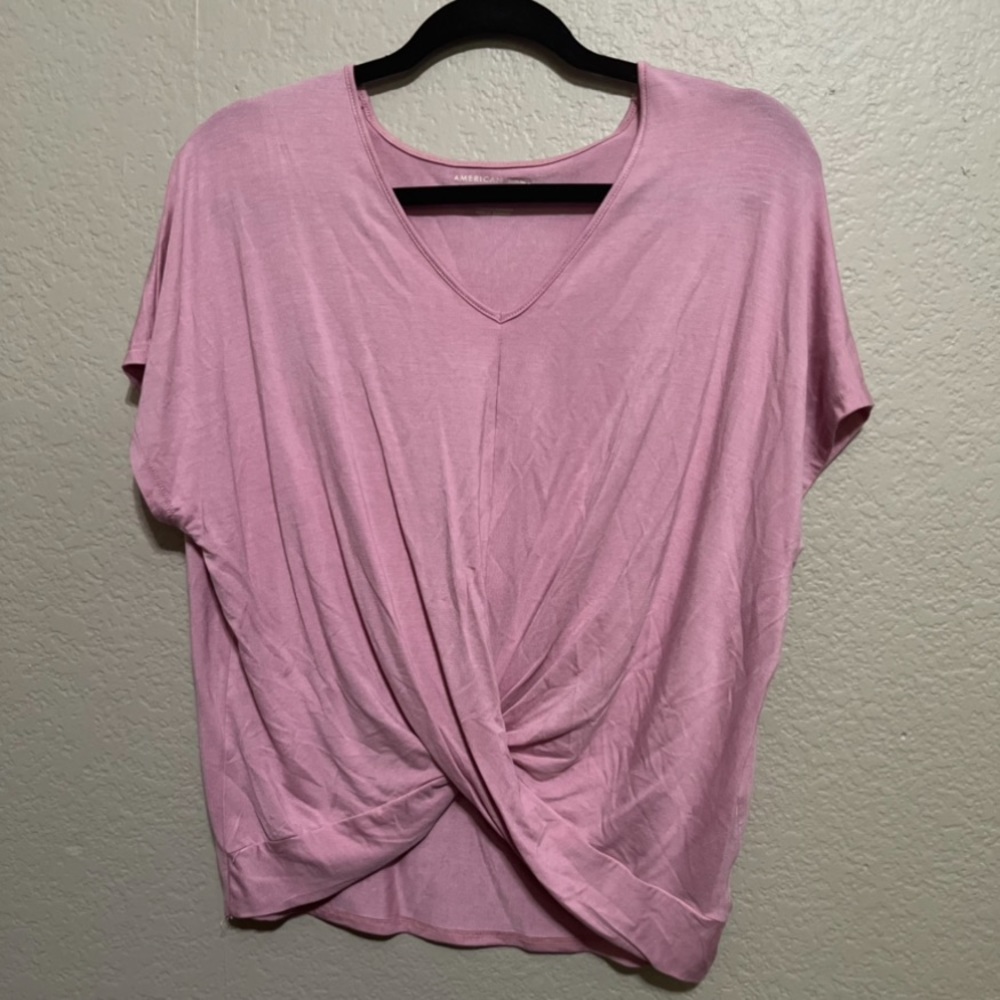 American Eagle pink t shirt